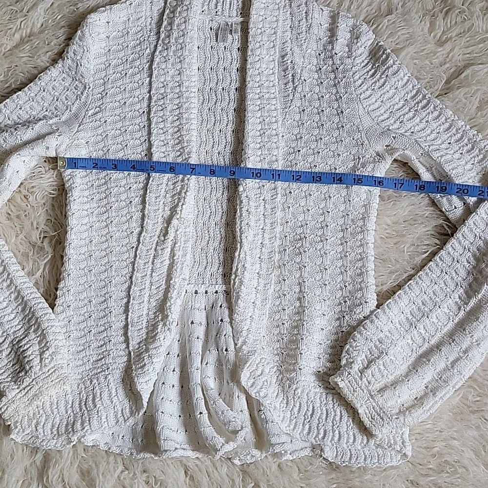 Madison Petite Crochet Open Weave Knit Balloon Sleeve Cardigan with Ruffle Back - Picture 8 of 9